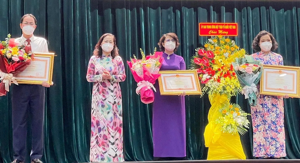 Bí thư Thành ủy TPHCM Nguyễn Văn Nên: Không để ai phải ở lại phía sau trên thành phố nghĩa tình ảnh 6