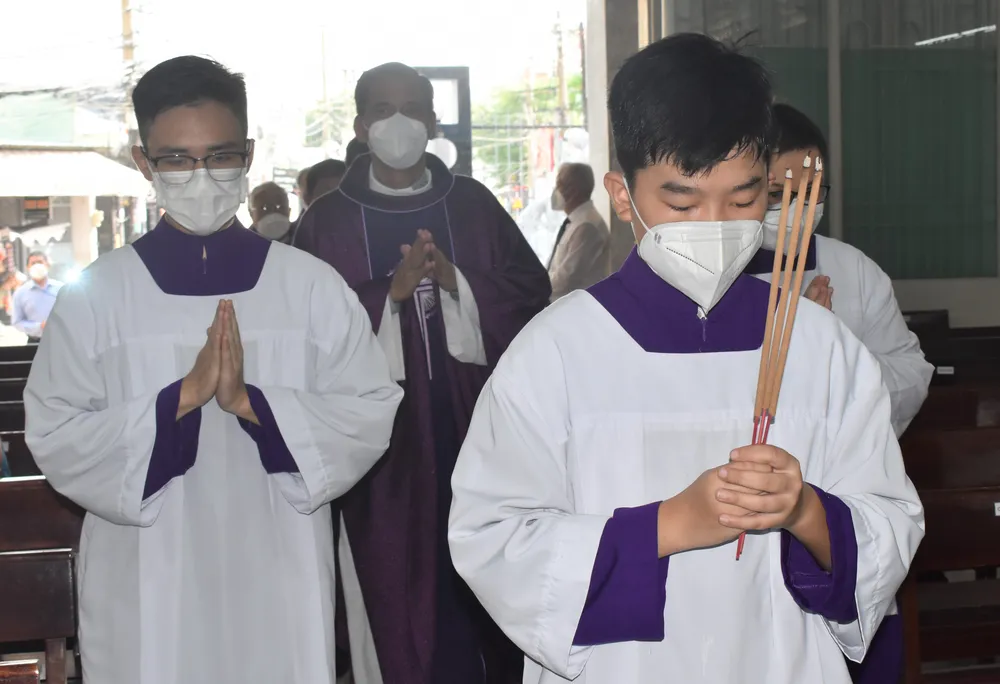 Cầu nguyện cho những người qua đời vì đại dịch Covid-19 ảnh 3