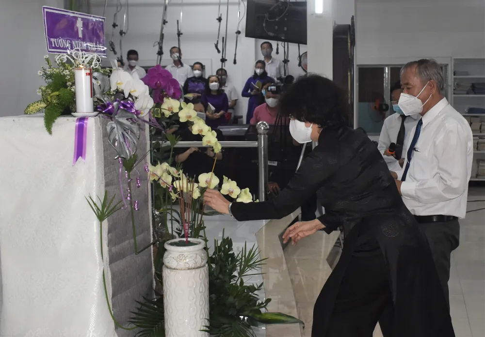 Cầu nguyện cho những người qua đời vì đại dịch Covid-19 ảnh 2