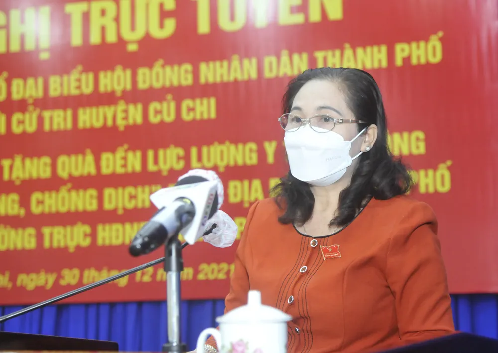 Đại biểu HĐND TPHCM thăm, tặng quà lực lượng y tế lưu động huyện Củ Chi ảnh 1