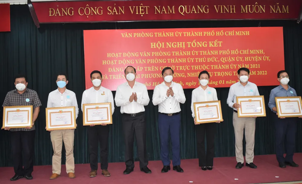 Đào tạo, rèn luyện cán bộ văn phòng có trình độ chuyên môn sâu ảnh 2