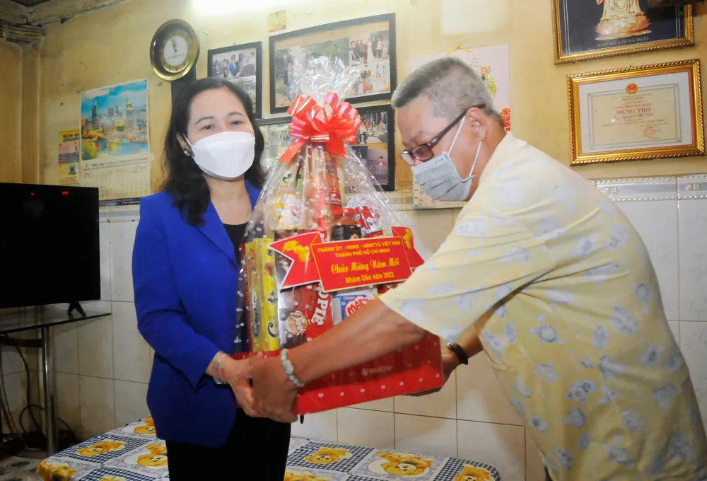 Chủ tịch HĐND TPHCM Nguyễn Thị Lệ thăm, chúc tết một số đơn vị, cá nhân ảnh 5