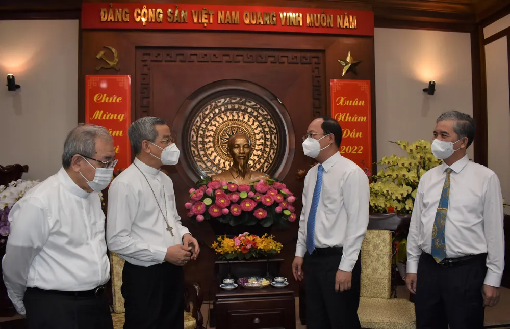 Tòa Tổng Giám mục Tổng Giáo phận TPHCM thăm, chúc tết Thành ủy TPHCM ảnh 1