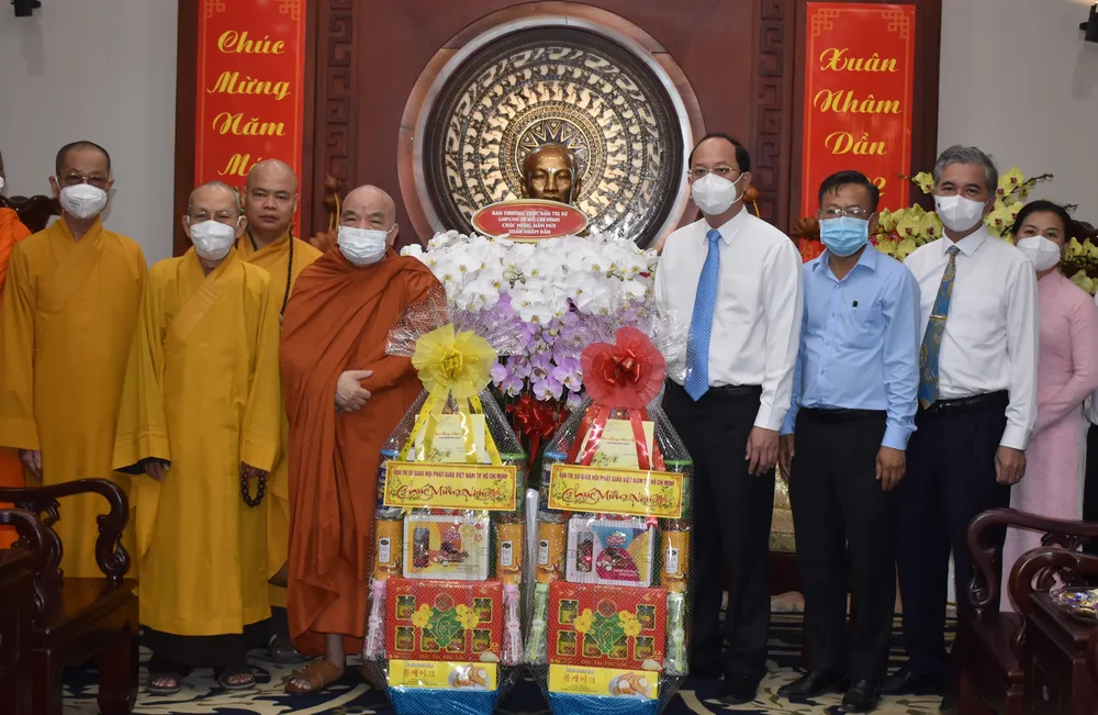 Ban Thường trực Ban Trị sự Giáo hội Phật giáo Việt Nam TPHCM thăm, chúc tết Thành ủy TPHCM ảnh 1