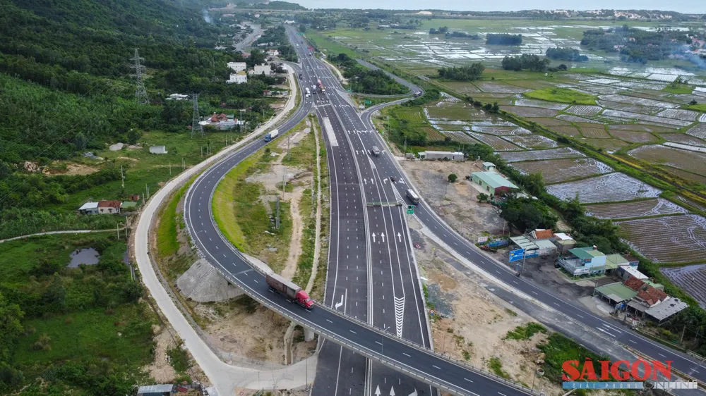 cao tốc Vân Phong - Nha Trang. Ảnh: HIẾU GIANG