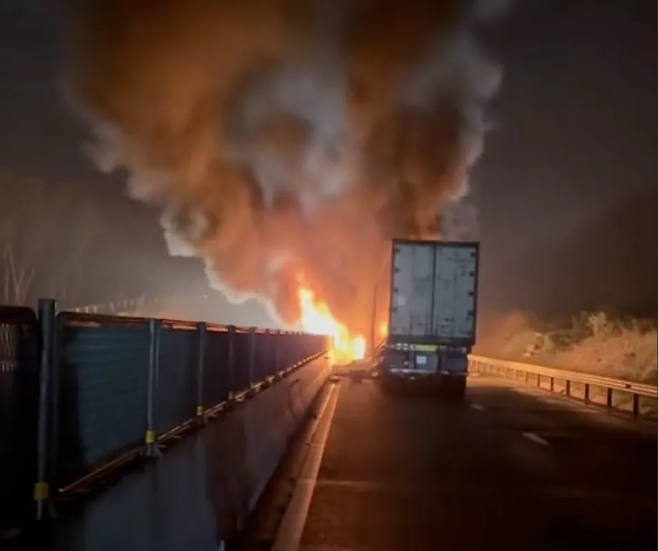 Ảnh màn hình 2025-12-06 lúc 12.08.40.png