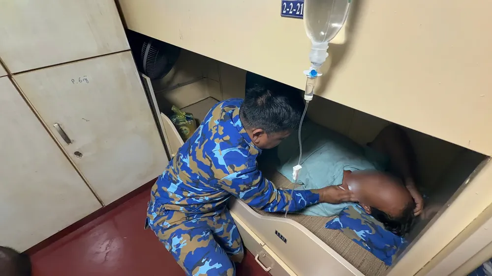 blurred-Chăm sóc nạn nhân trong quátrình vận chuyển.jpg.png