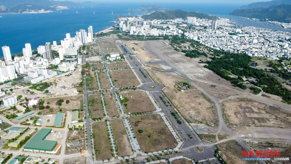 Một góc sân bay Nha Trang cũ nhìn từ trên cao. Ảnh: HIẾU GIANG