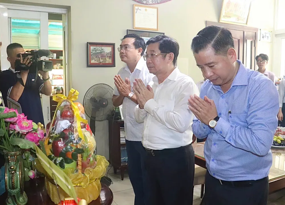 Đoàn đại biểu tưởng nhớ cố Đại sứ Vũ Hắc Bồng