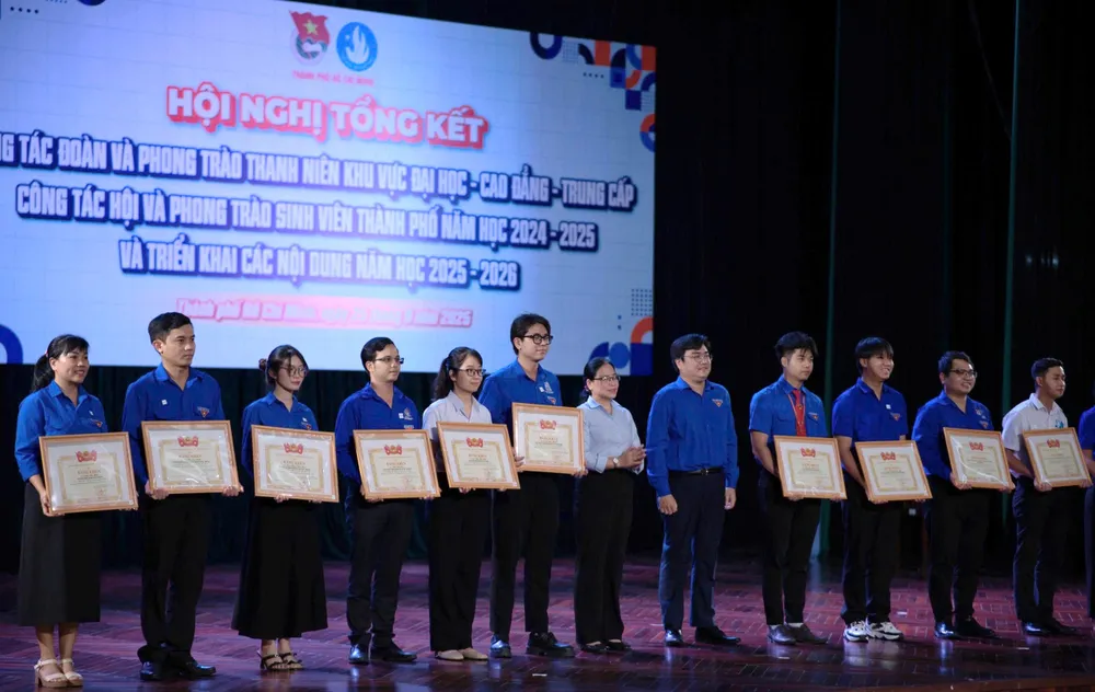 TPHCM: Hơn 1.000 đoàn viên ưu tú được kết nạp Đảng trong năm học 2024-2025