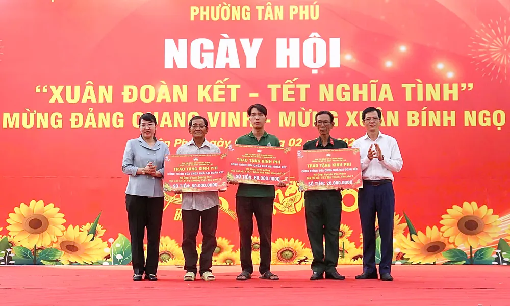 Mang tết nghĩa tình đến người dân khó khăn