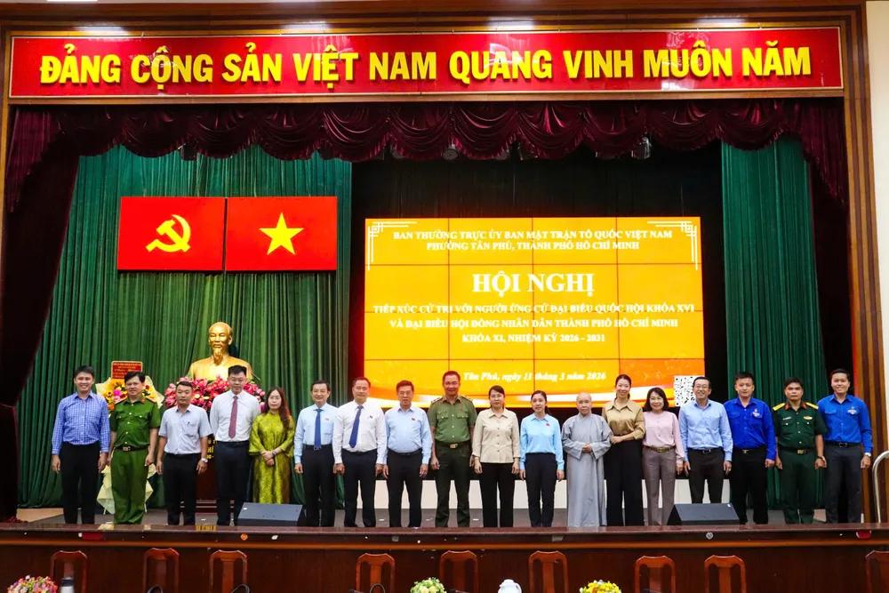Những người ứng cử ĐBQH khóa XVI và ĐB HĐND TPHCM nhiệm kỳ 2026-2031 cùng các đại biểu dự buổi tiếp xúc cử tri