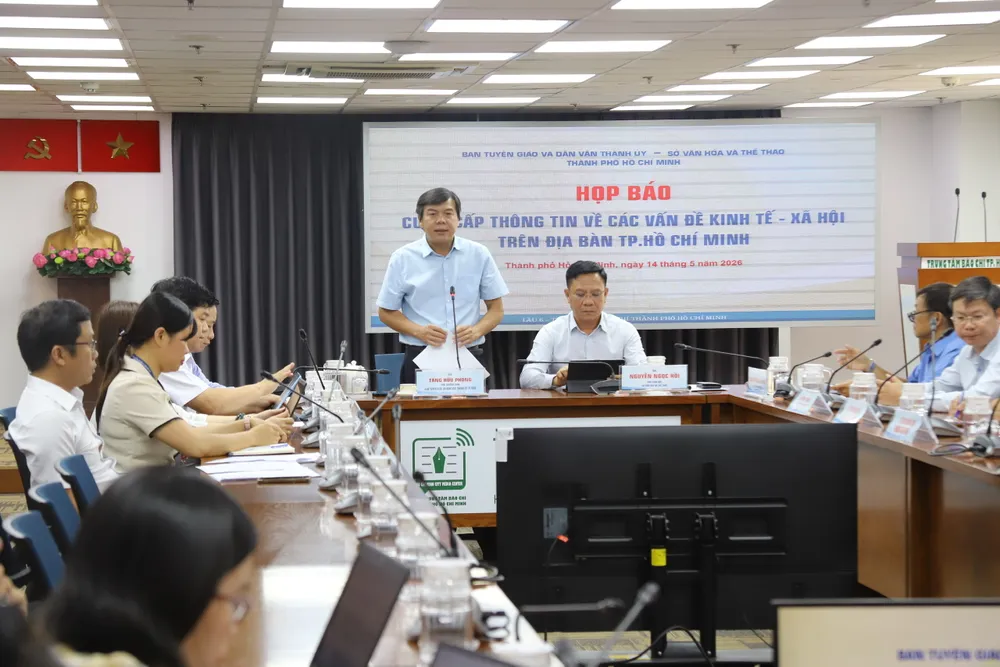 Phó Trưởng Ban Tuyên giáo và Dân vận Thành ủy TPHCM Tăng Hữu Phong chủ trì họp báo