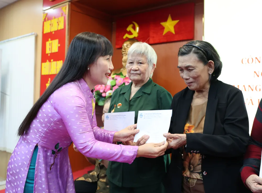anh_lethoa_sukienBT_h1.JPG