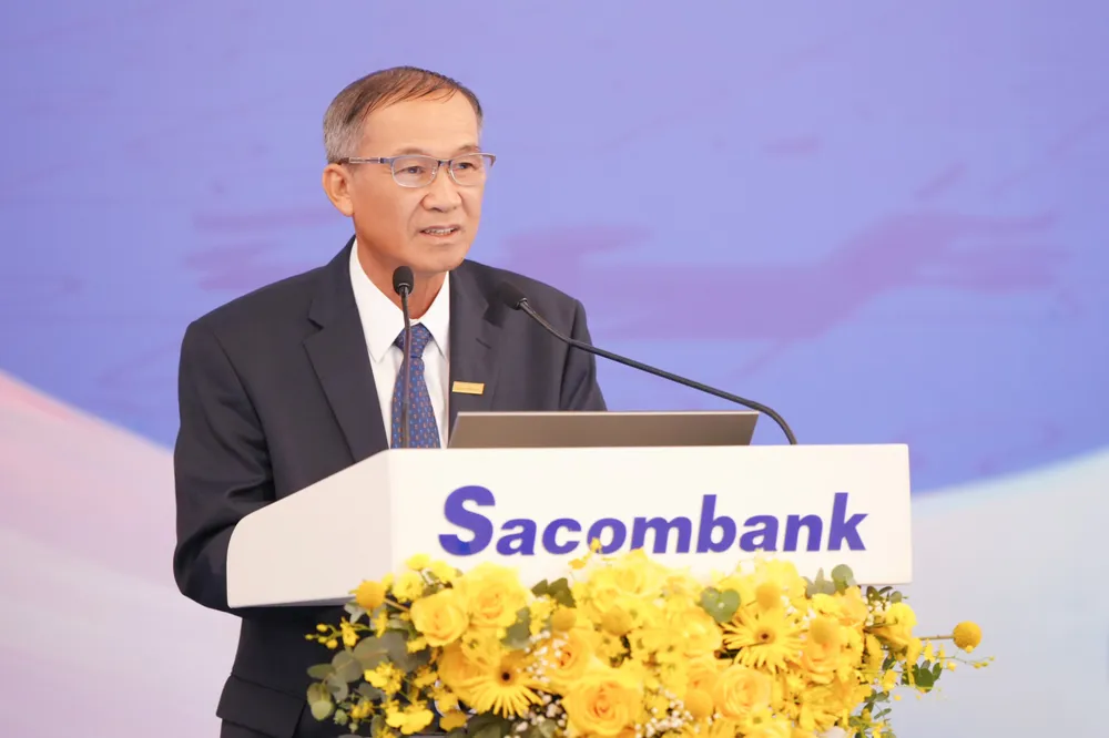 Ông Dương Công Minh phát biểu tại ĐHĐCĐ Sacombank ngày 26-4