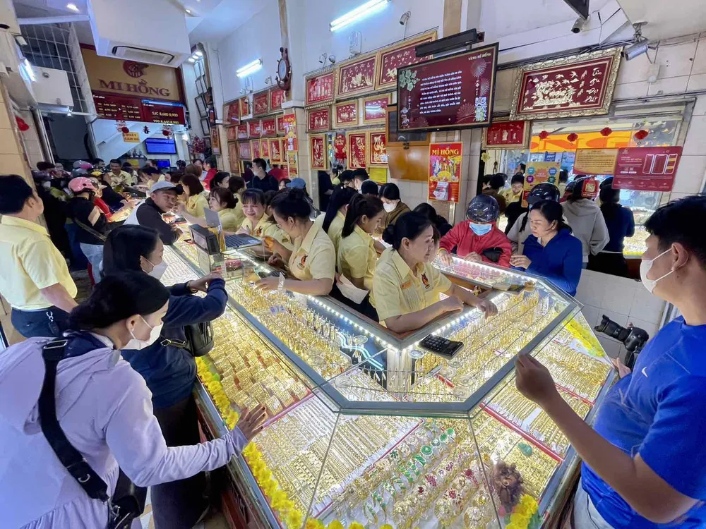 Giá vàng trong nước sáng 6-12 quay đầu giảm