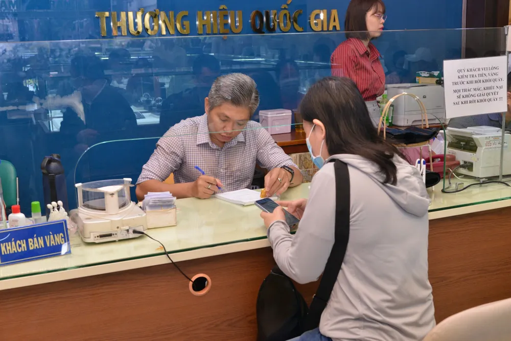 Giá vàng chiều nay giảm 700.000 đồng/lượng