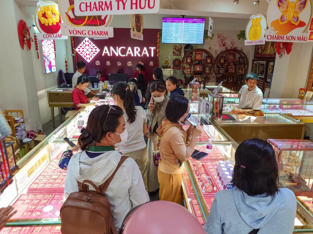 Sáng 2-4: Giá vàng giảm 1,2 triệu đồng/lượng