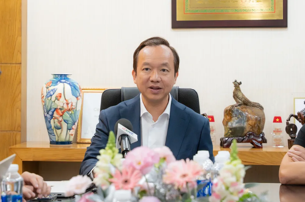 Ông Phan Quốc Công, Tổng Giám đốc PNJ trao đổi với báo chí trưa 21-7