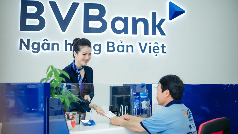 Các ngân hàng thương mại tung ra nhiều gói tín dụng hỗ trợ lãi suất cho doanh nghiệp. Ảnh: NHUNG NGUYỄN