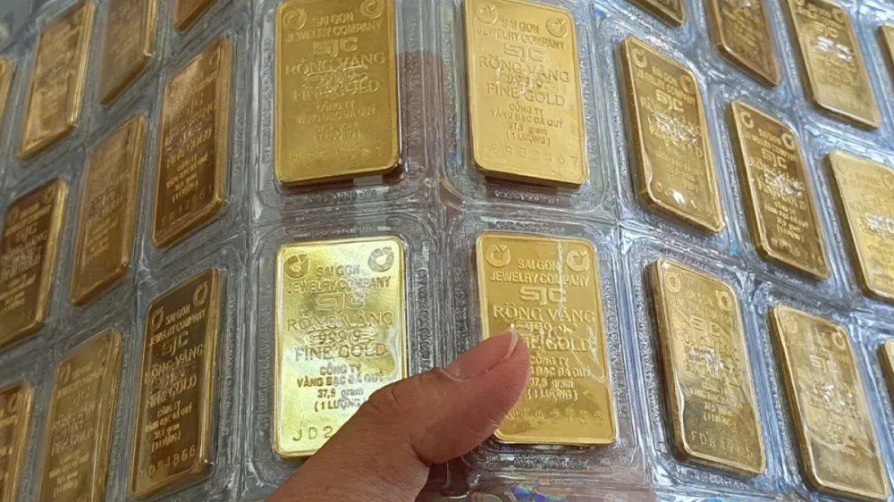 Giá vàng sáng nay tiếp tục giảm. Ảnh: NHUNG NGUYỄN