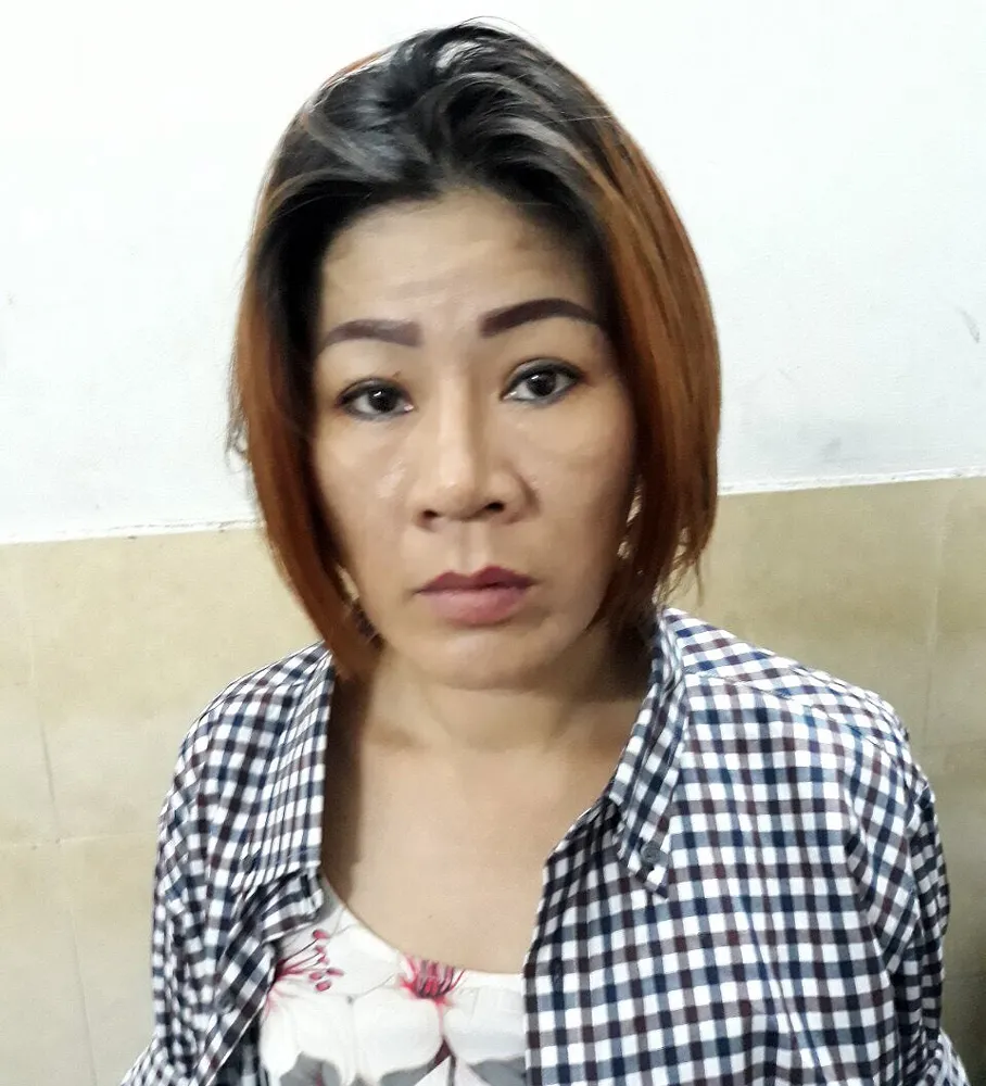 Bắt người phụ nữ trộm xe của người xỉn ngủ vỉa hè ảnh 1