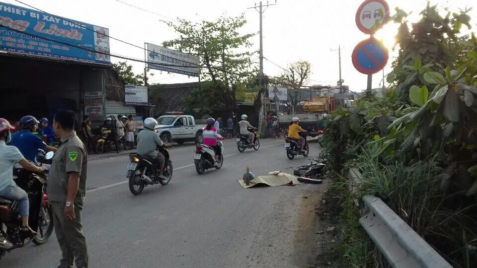  Xe tải cán chết người, bỏ chạy bị dân truy bắt  ảnh 1