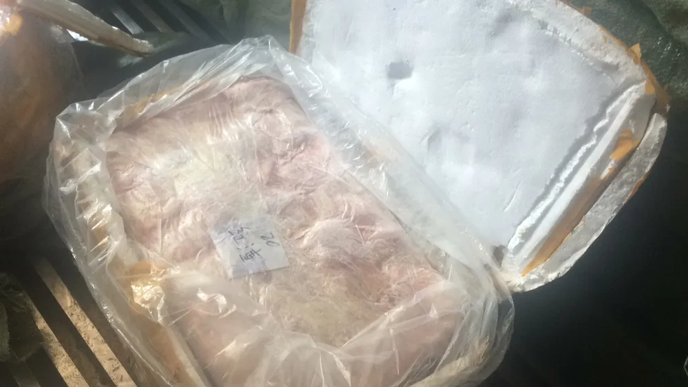 Phát hiện 10 tấn vú heo bốc mùi hôi thối không rõ xuất xứ ở TPHCM ảnh 3