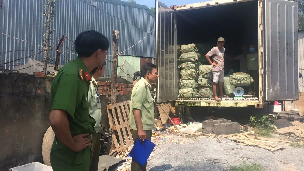 Phát hiện 10 tấn vú heo bốc mùi hôi thối không rõ xuất xứ ở TPHCM ảnh 2