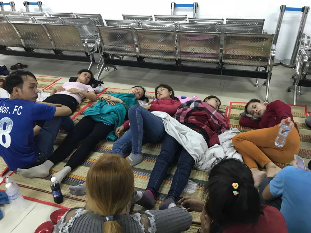 Hàng trăm công nhân ở Bình Dương nhập viện sau bữa ăn trưa  ảnh 4