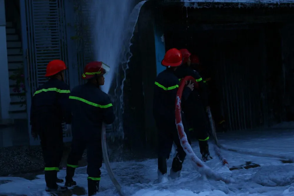 Cháy lớn ngôi nhà 2 tầng ở TPHCM ảnh 5