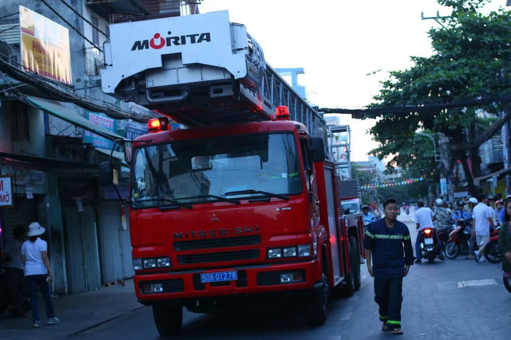 Cháy lớn ngôi nhà 2 tầng ở TPHCM ảnh 1