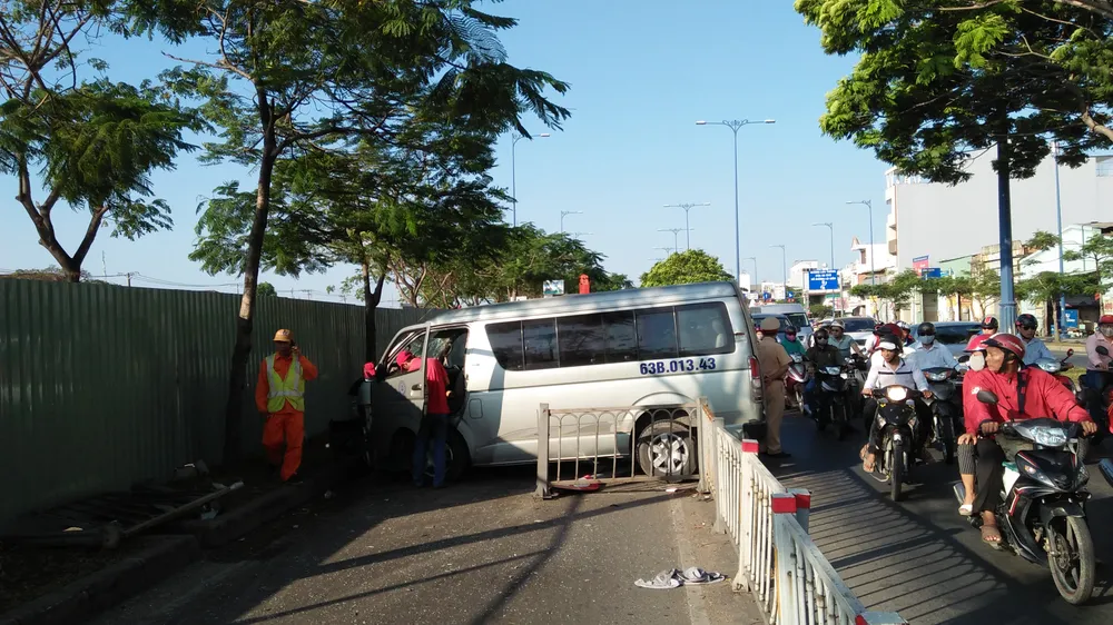 Xe khách "đại náo" đại lộ Võ Văn Kiệt ảnh 2