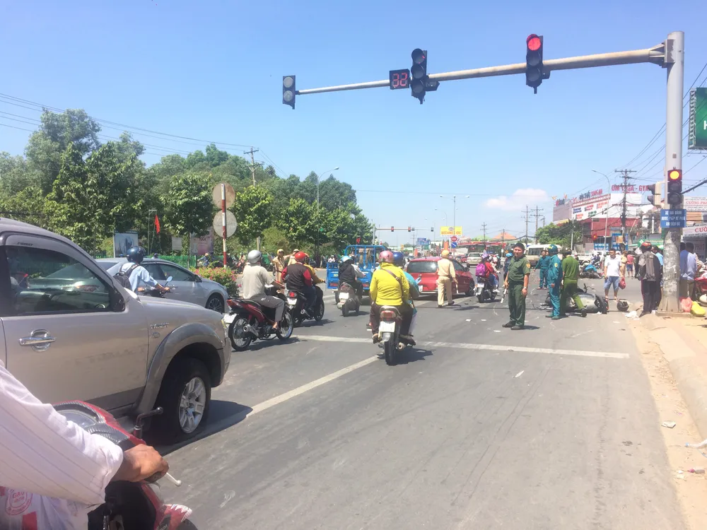 Nguyên nhân ban đầu vụ xe khách bất ngờ tông từ phía sau, nhiều người bị thương nặng ảnh 4