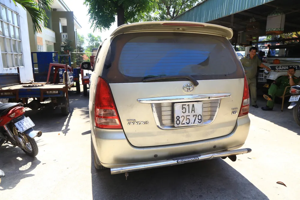 Truy đuổi ô tô vi phạm, 2 chiến sĩ CSGT bị tông nhập viện ảnh 4