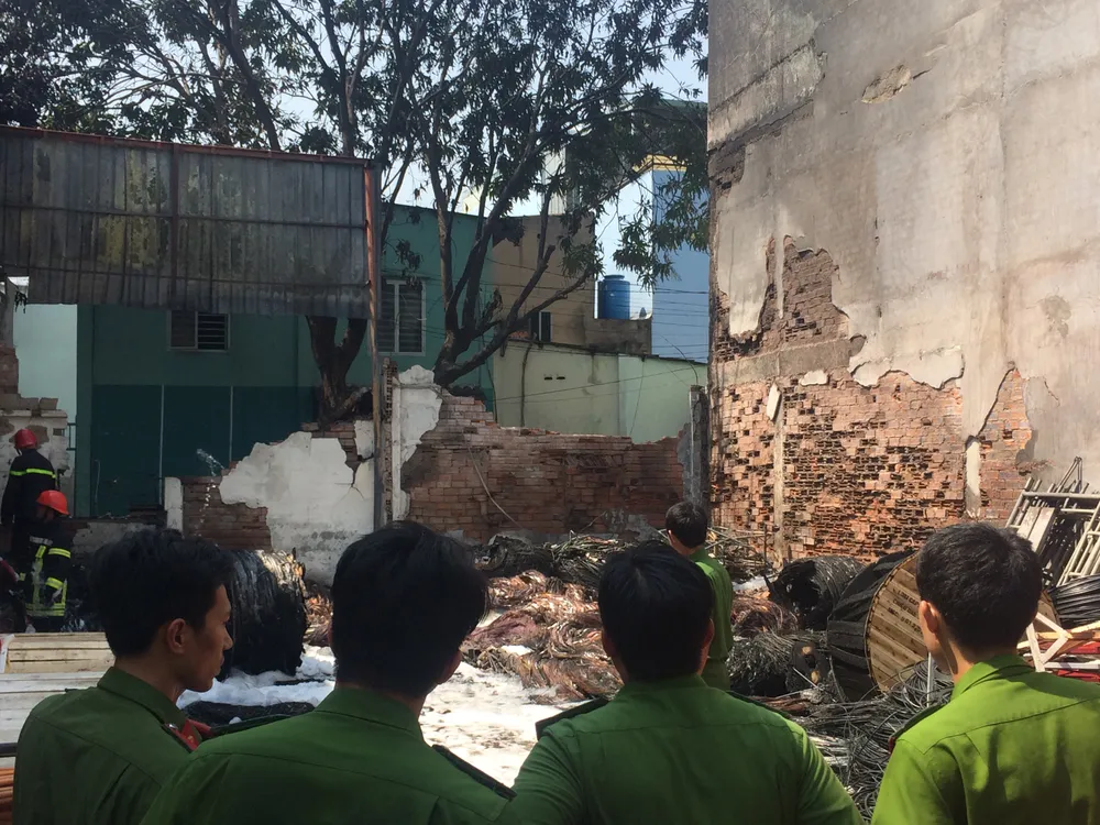 Cháy kho cáp viễn thông, nhiều tài sản bị thiệt hại ảnh 1