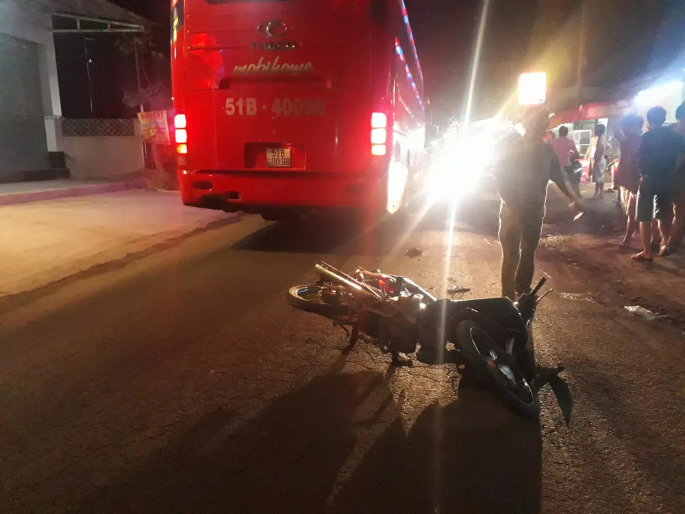 Hiện trường vụ tai nạn khiến 3 mẹ con thương vong. Ảnh : ĐAN NGUYÊN