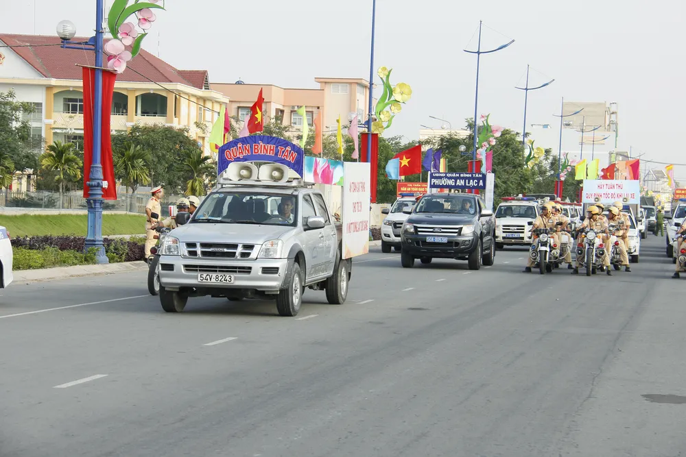 Công an TPHCM ra quân mở cao điểm phòng ngừa tai nạn, ùn tắc giao thông, đua xe ảnh 5