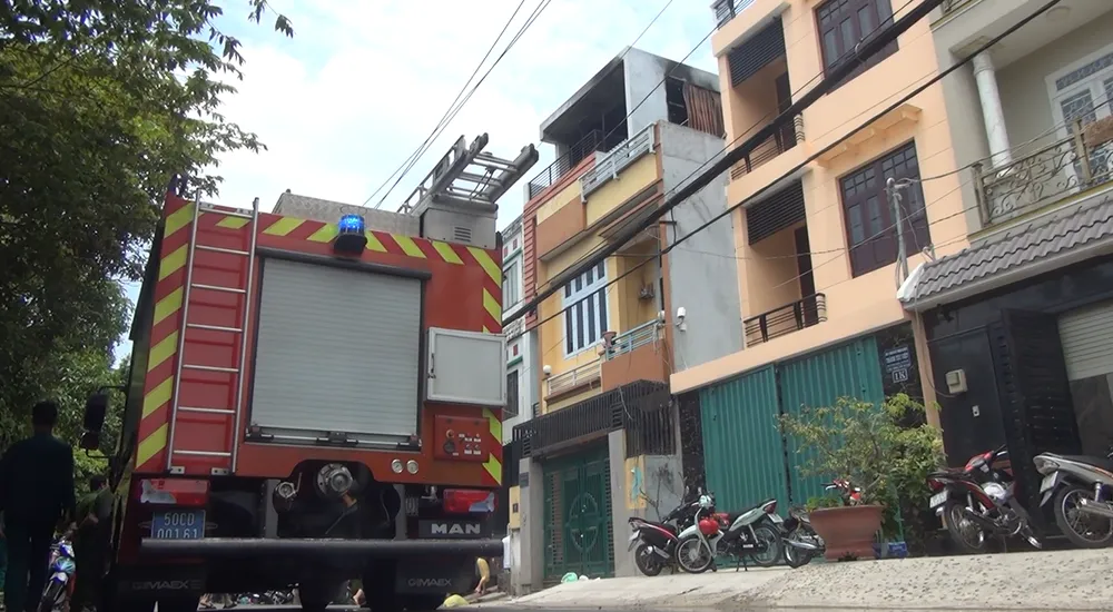 Cháy căn nhà 3 tầng ở TPHCM, nhiều người thoát chết ảnh 3