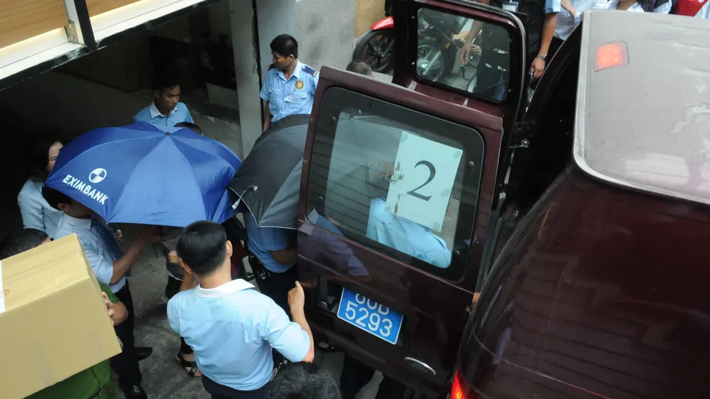 Bộ Công an khám xét Eximbank chi nhánh TPHCM, bắt giữ 2 người ảnh 3