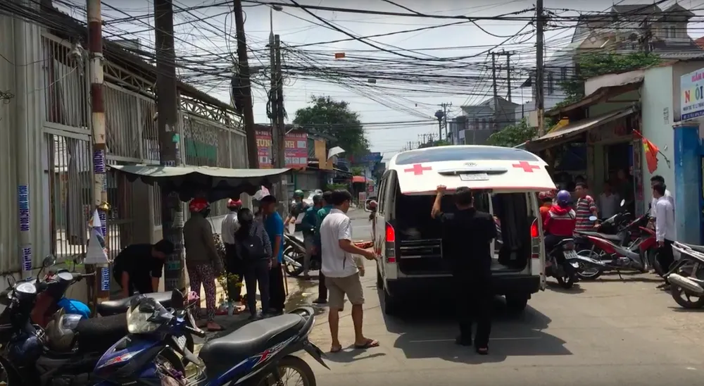 Phát hiện người đàn ông tử vong bất thường bên đường ảnh 3