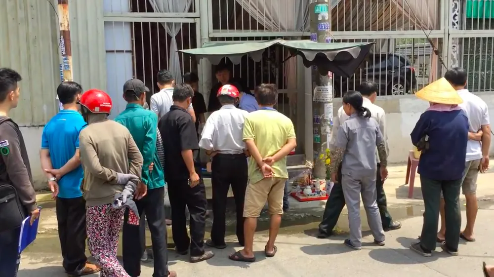 Phát hiện người đàn ông tử vong bất thường bên đường ảnh 2