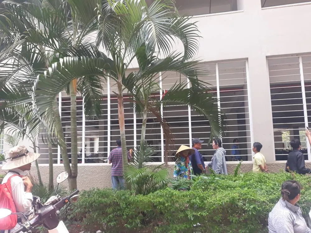 Người đàn ông gieo mình từ tầng 4 chung cư Thanh Đa, tử vong tại chỗ ảnh 4