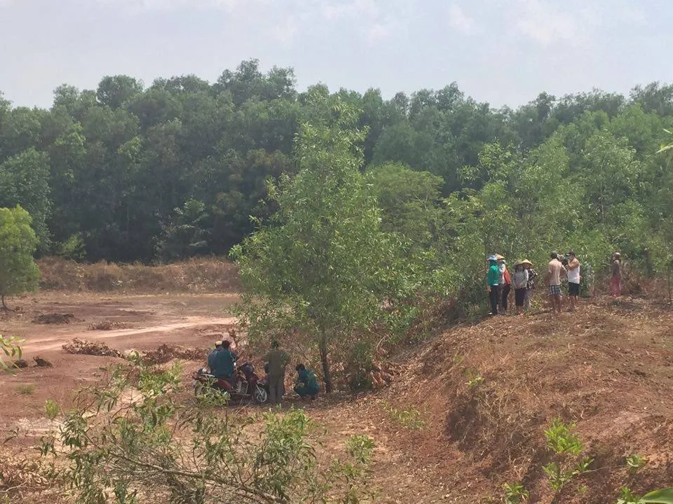 Chồng giết vợ đốt xác rồi tự tử trước mặt con ảnh 1