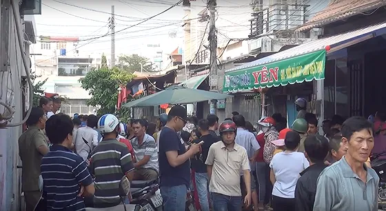 Kiểm tra hiện trường vụ 5 người trong một gia đình bị sát hại ảnh 9