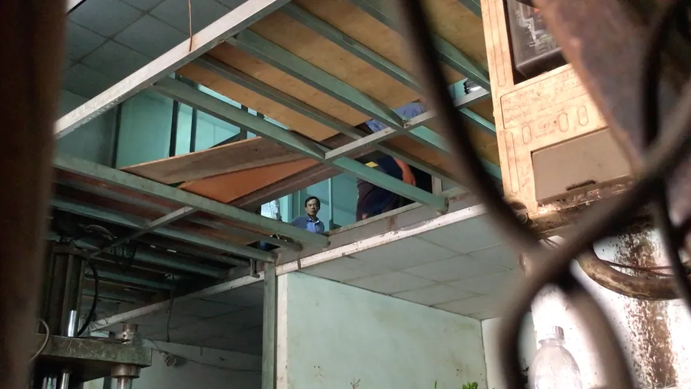 Kiểm tra hiện trường vụ 5 người trong một gia đình bị sát hại ảnh 6