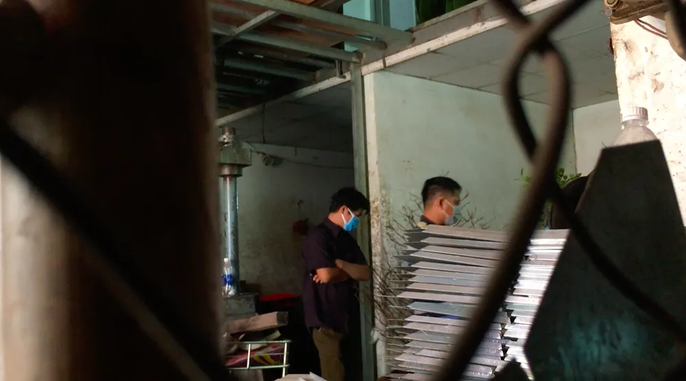 Kiểm tra hiện trường vụ 5 người trong một gia đình bị sát hại ảnh 5