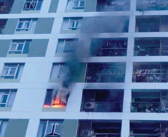 Lửa phát ra tại một căn hộ ở tầng 8 của block A chung cư