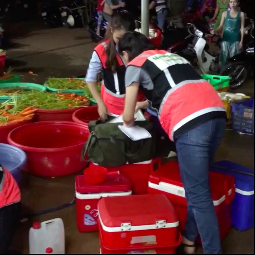 Bắt quả tang 4 cơ sở tẩy trắng hơn 6 tấn củ cải, cà rốt bằng hoá chất  ảnh 5