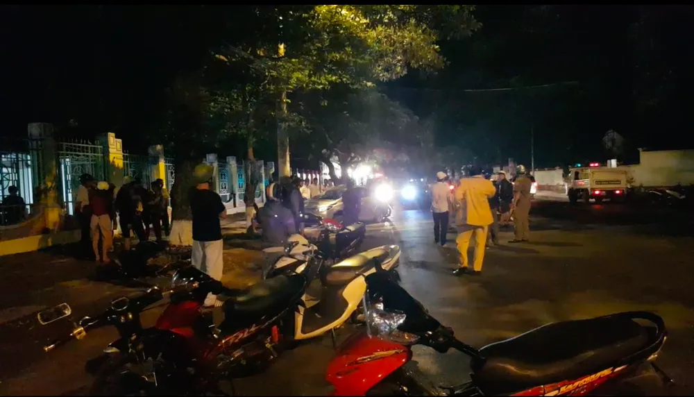 Ô tô tông xe máy: 4 người thương vong  ảnh 1